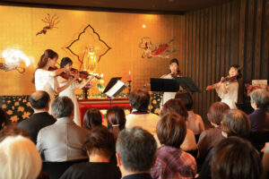 2025年花まつりのバイオリンの演奏